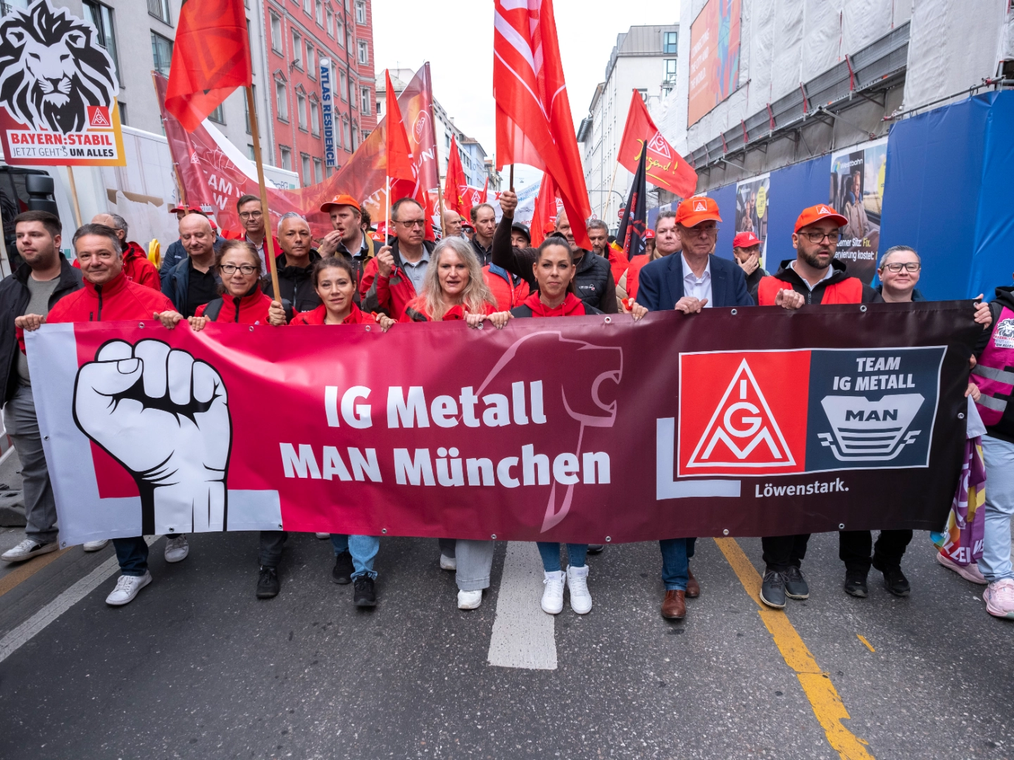 IGM Bezirk Bayern -  1. Verhandlung /Demo Tarifrunde  "Bayern: Stabil - Jetzt geht's um alles", Bayerischer Hof, München