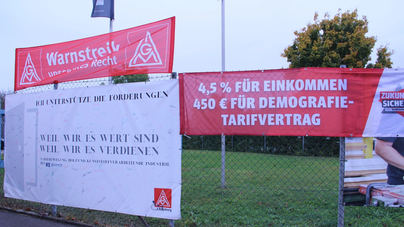 Aufruf zum Warnstreik in der Holz- und Kunststoffverarbeitenden Industrie