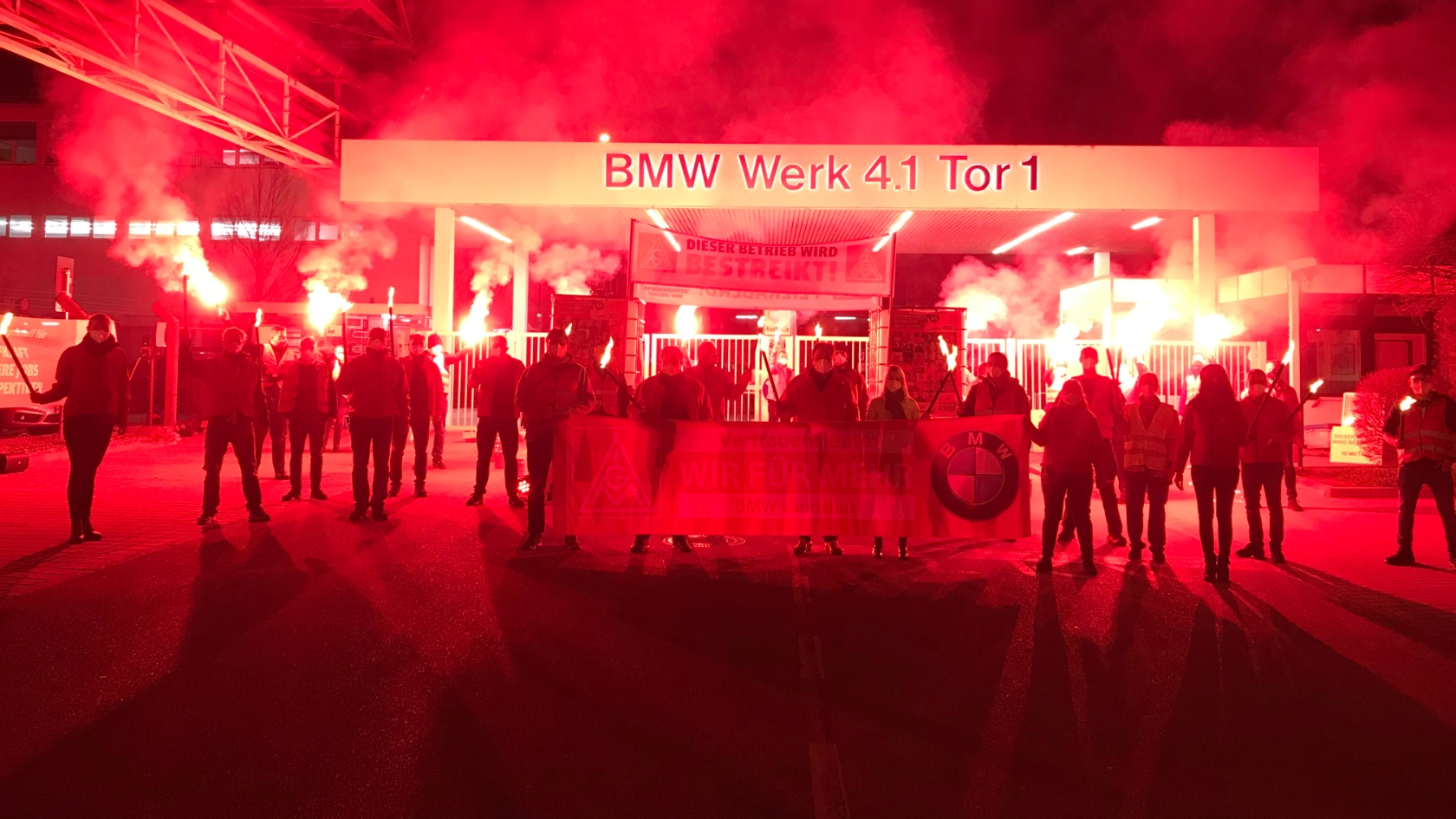 Frühschlussaktion bei BMW Landshut in der Tarifrunde 2021