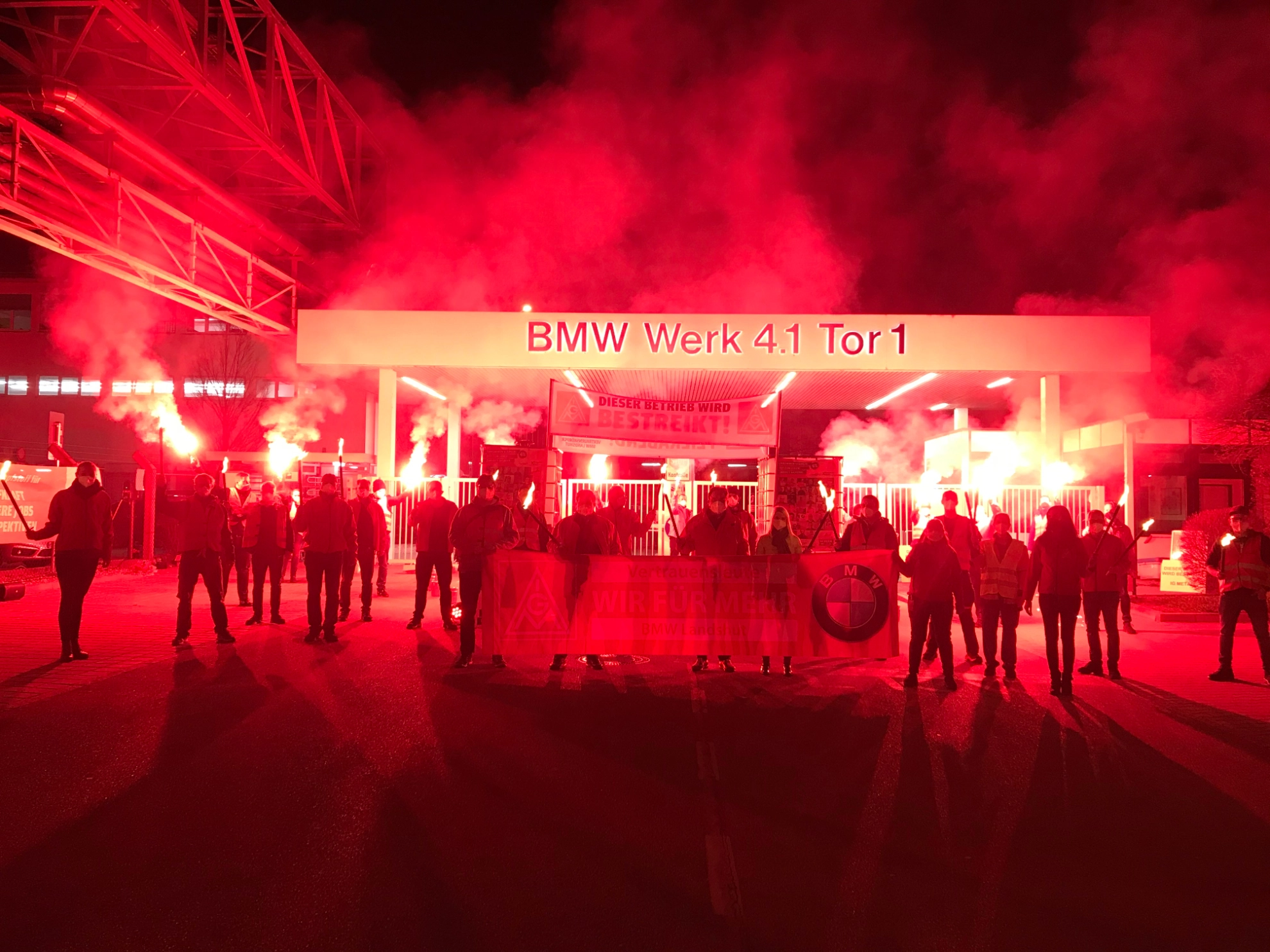 Frühschlussaktion bei BMW Landshut in der Tarifrunde 2021