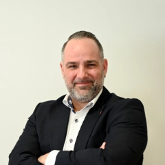 Das ist ein Bild des politischen Sekretärs Bastian Lindenmayer der IG Metall Landshut