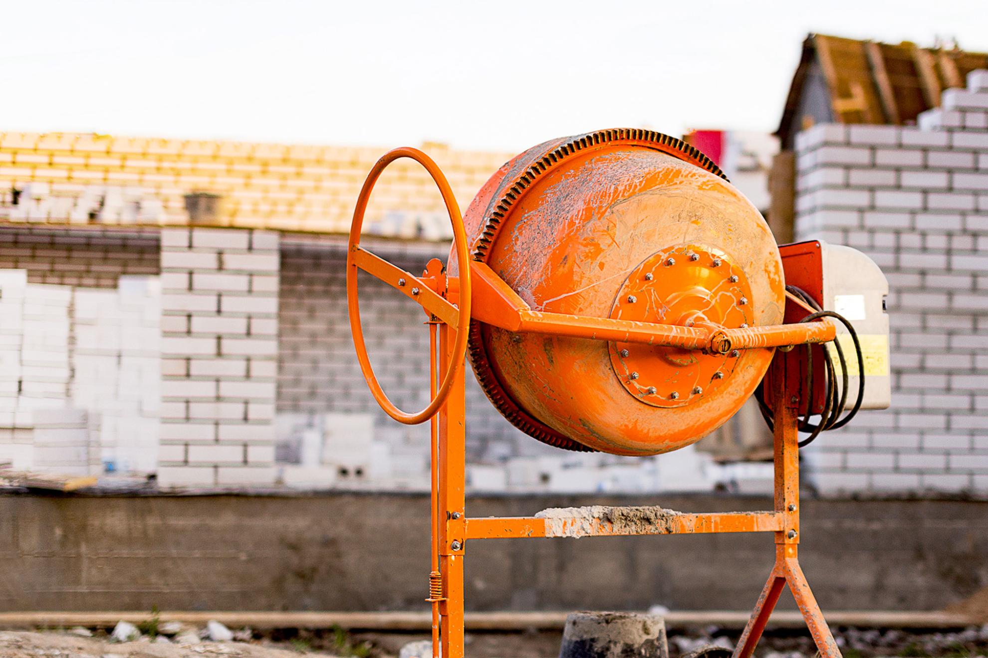 Betonmischmaschine auf einer Baustelle